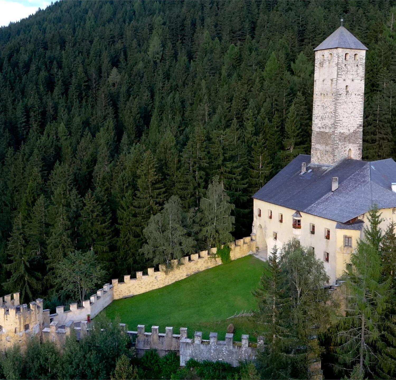 Foto für Schloss Welsperg in Welsberg: Schlossbesichtigung